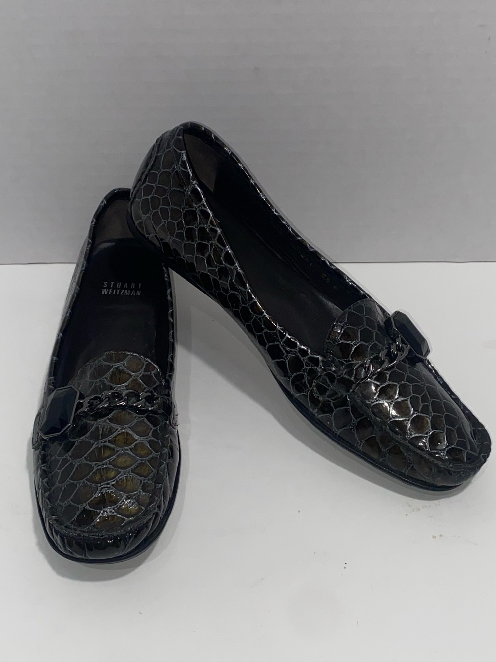 Stuart Weitzman Croc Embossed Leather Chain Loafers Size 8.5M